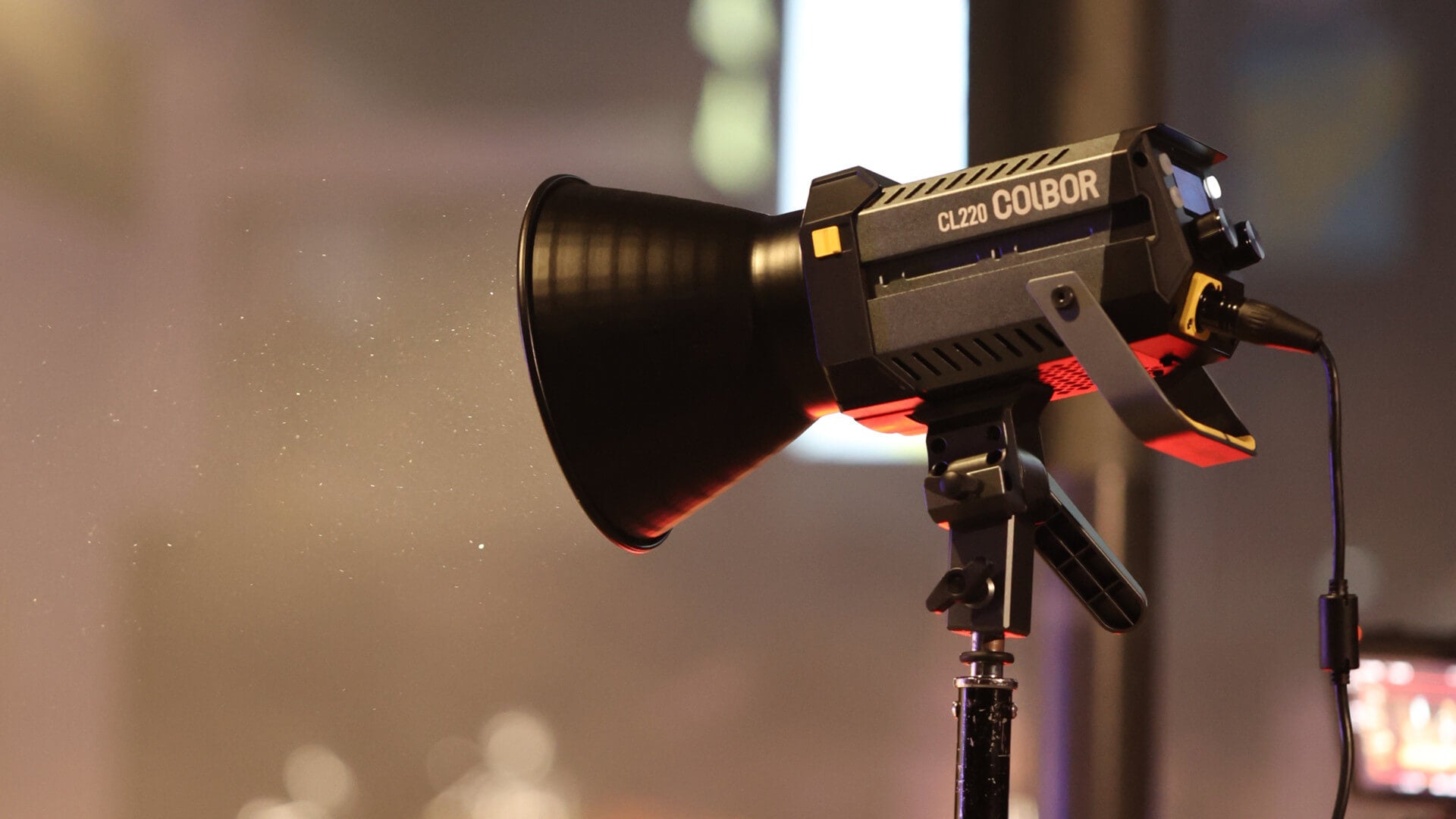 What continuous lighting for video is better for recording? COLBOR