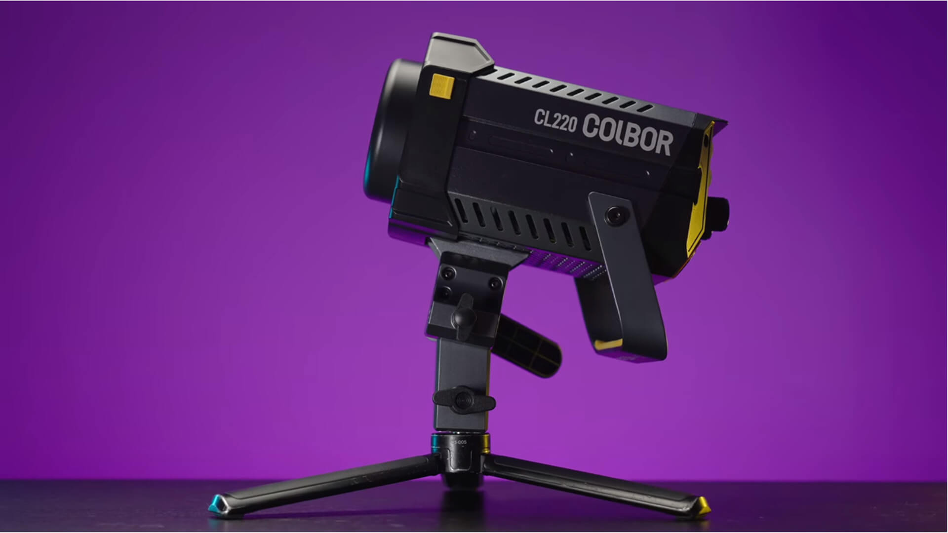 Product review: COLBOR CL220 video continuous light