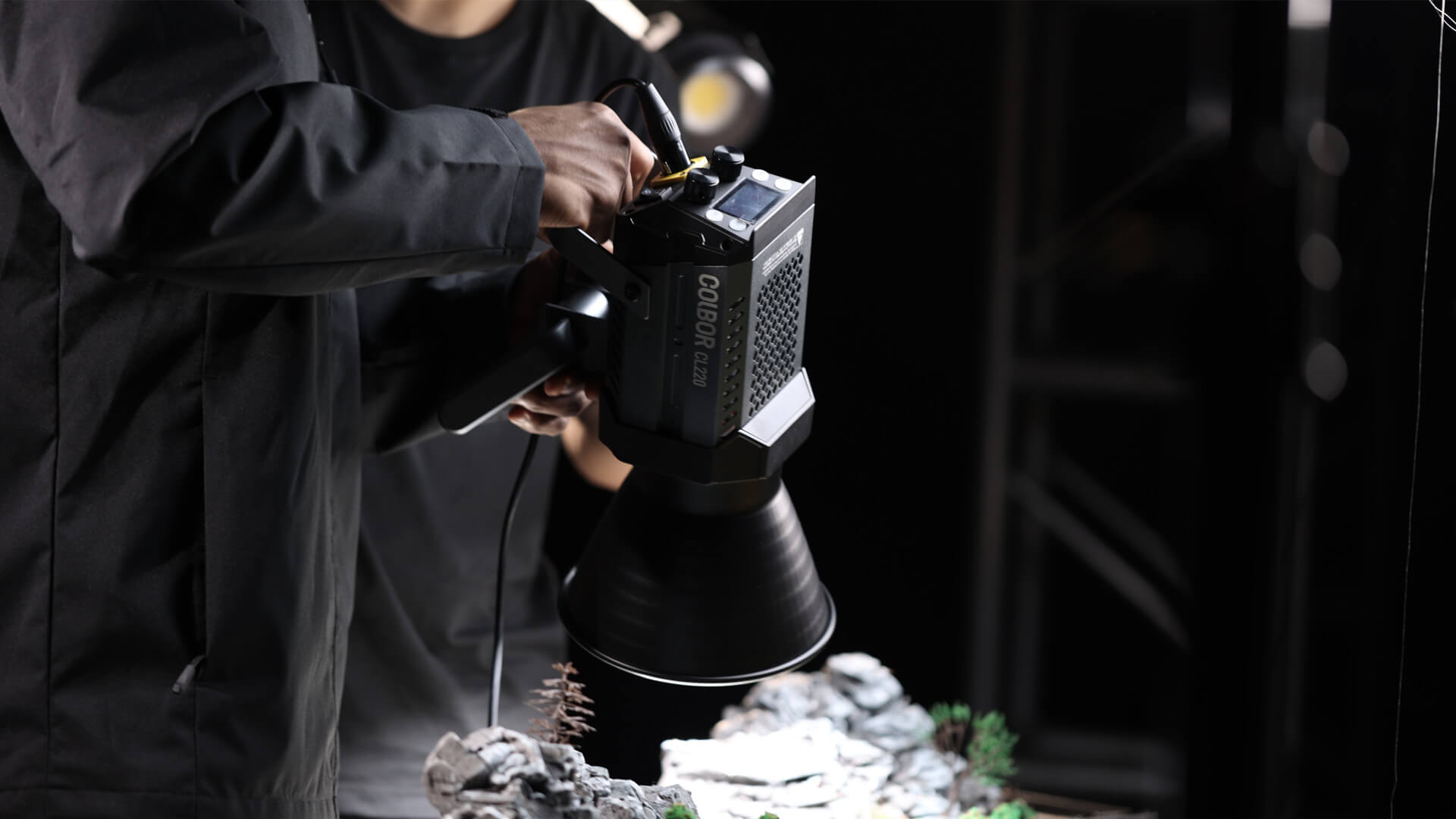 Why and how to get artificial lighting for food photography?