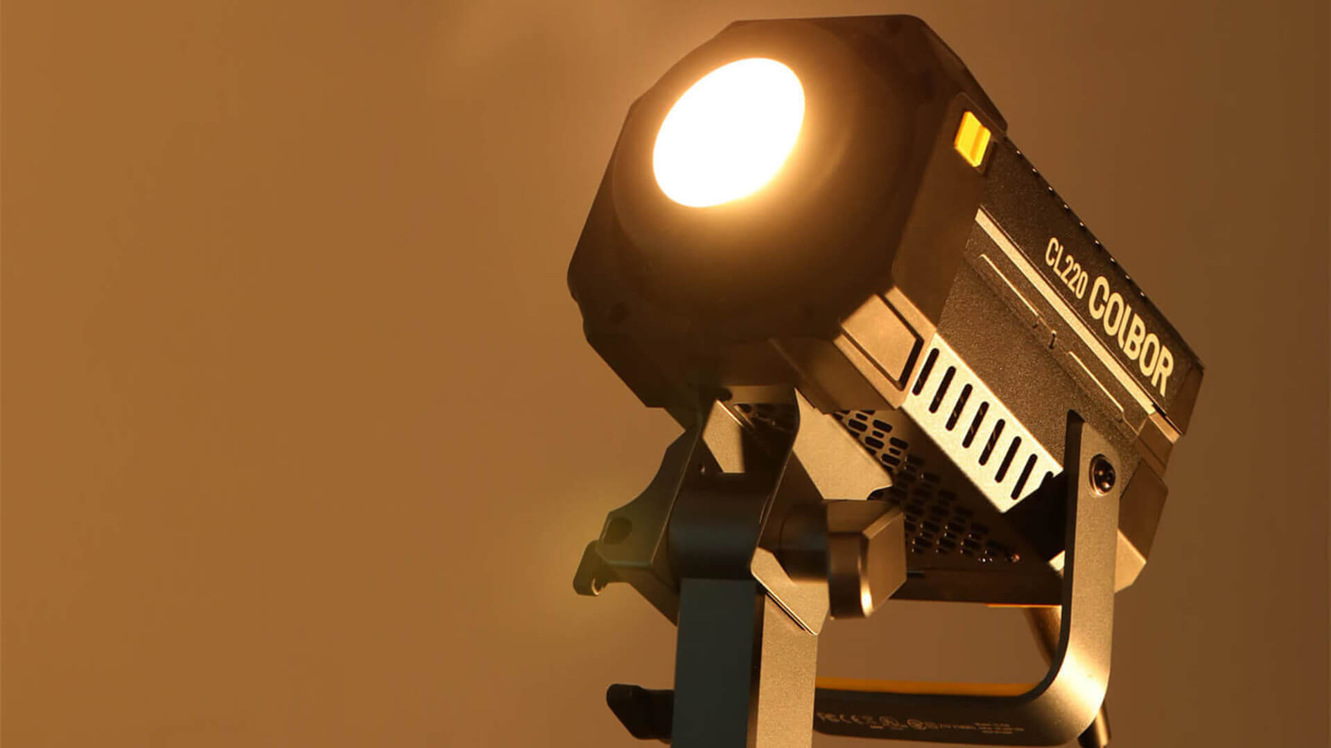 What to use for newborn photography lighting?