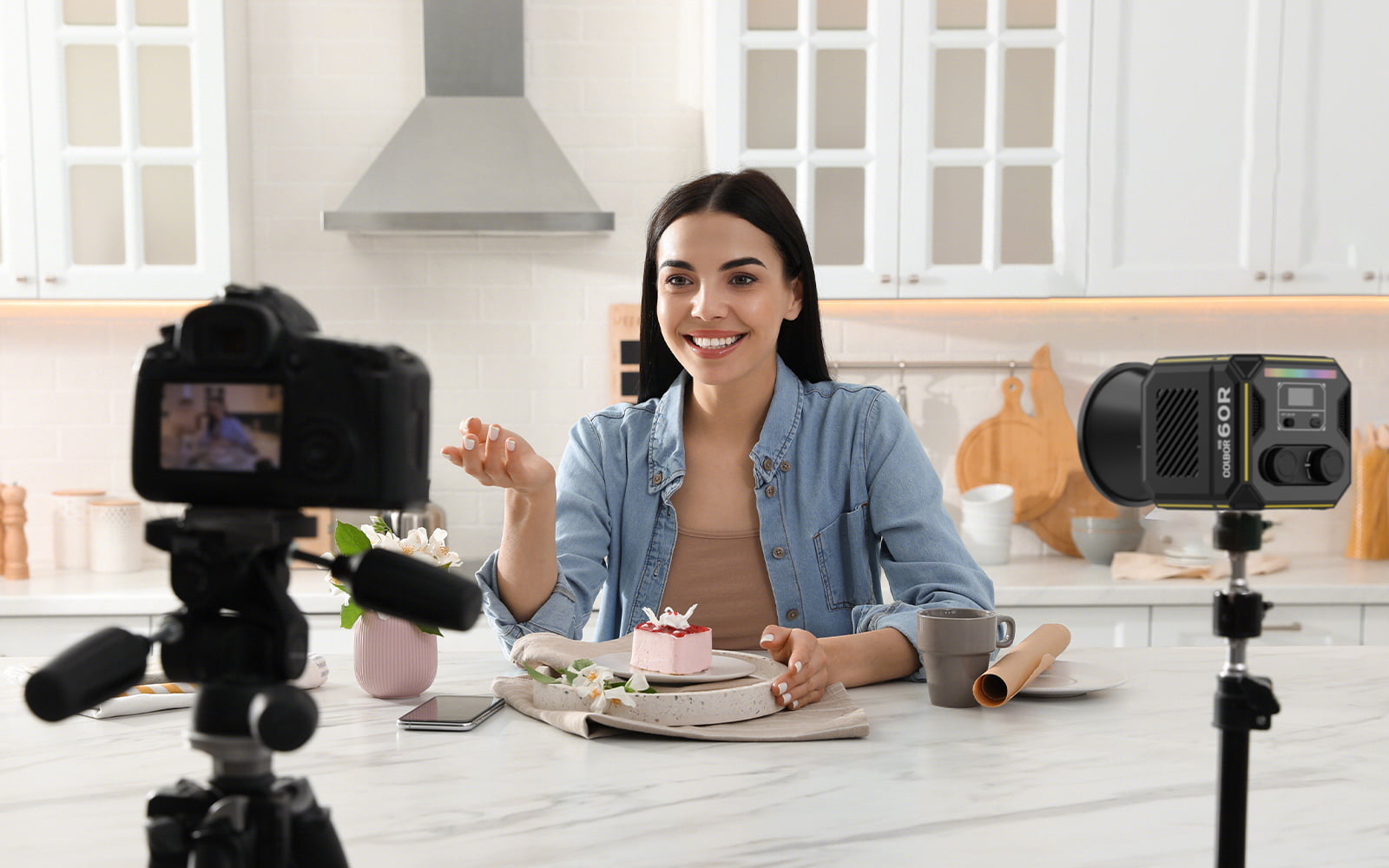 COLBOR WB60R mounts on the light stand and is used for food video making.