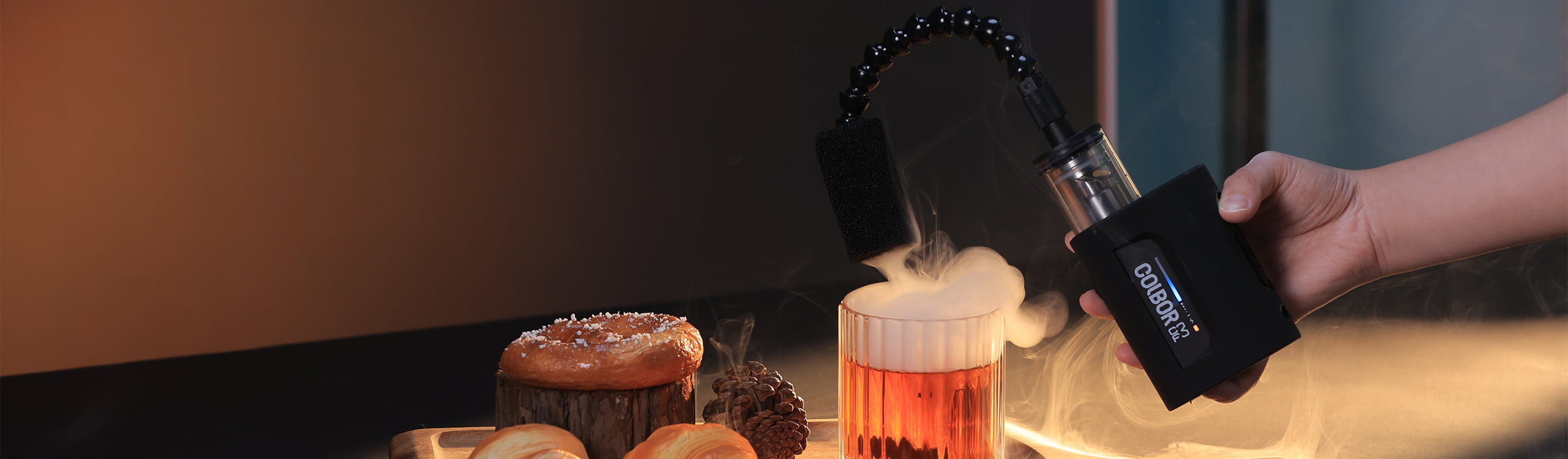 COLBOR CF3 handheld fog machine is used for food photography.