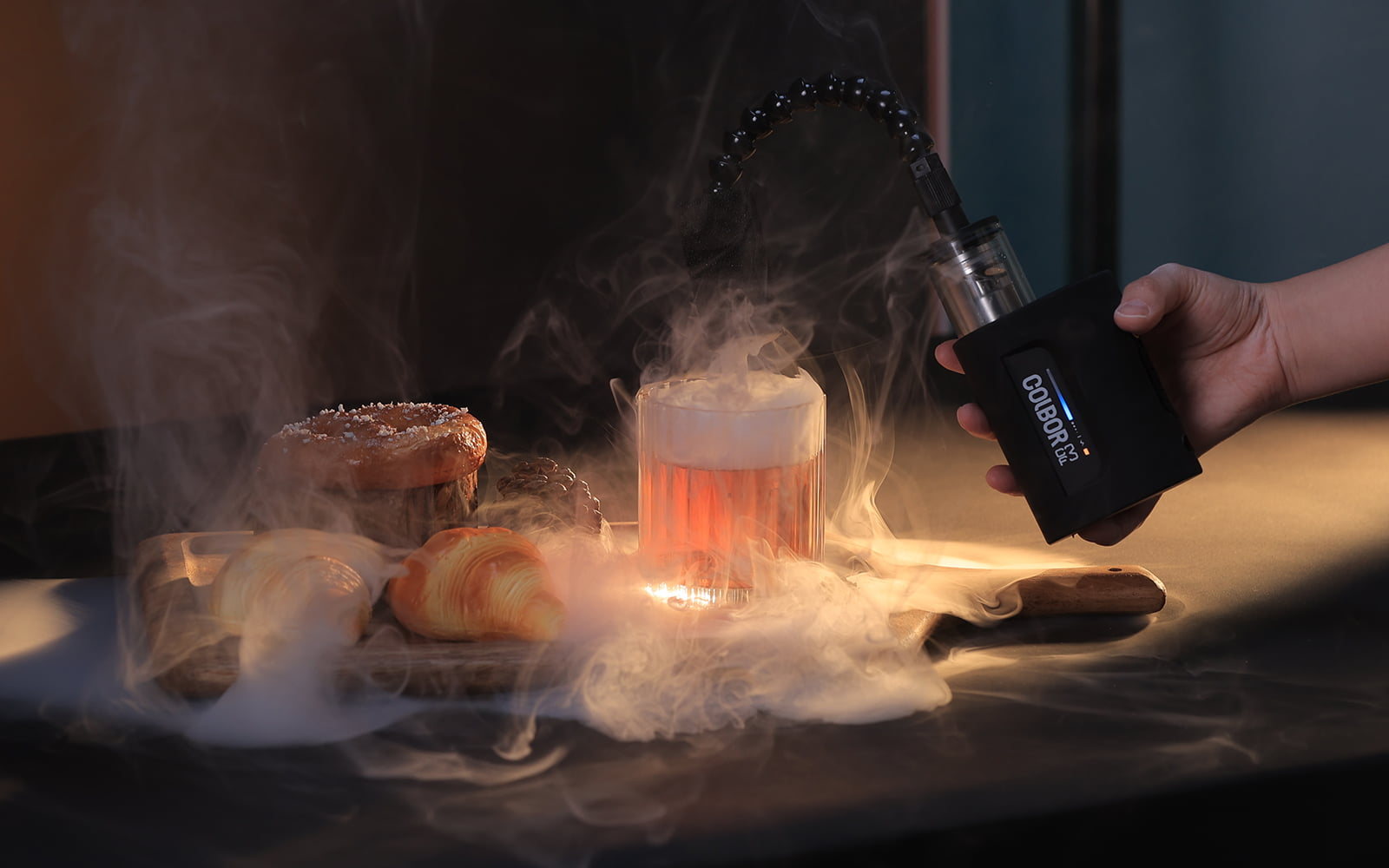 COLBOR CF3 is used for food photography.