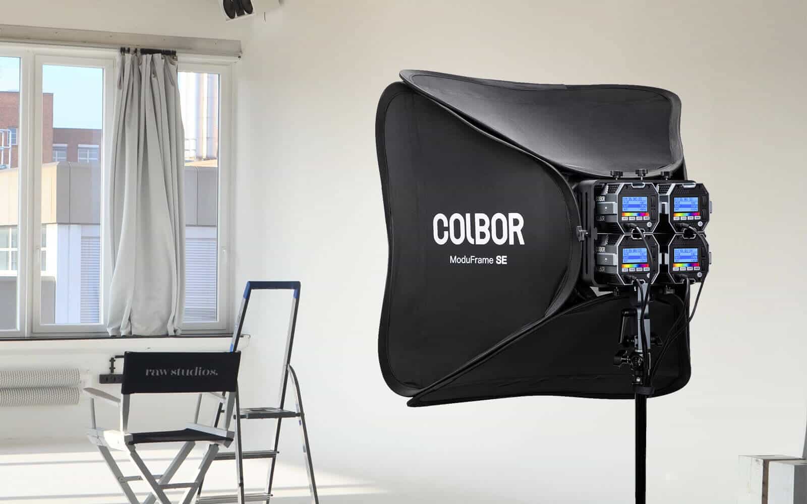Use of COLBOR ModuFrame SE Streamlined Quick-Release Softbox