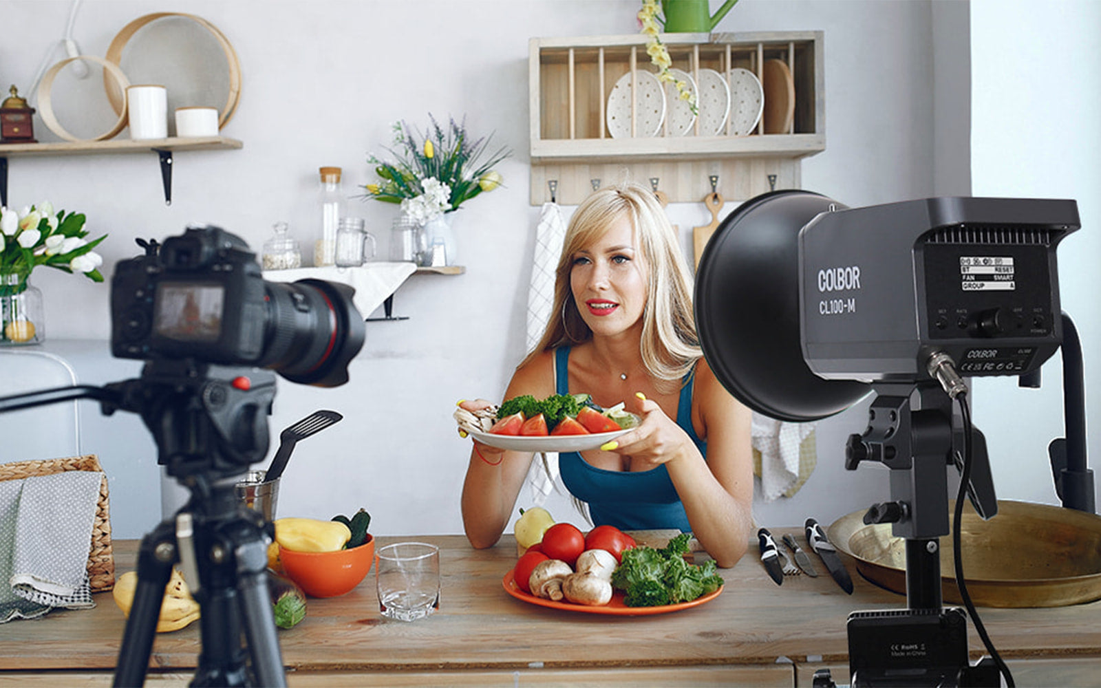 COLBOR CL100-M offers daylight balanced LED lighting for cooking videos.